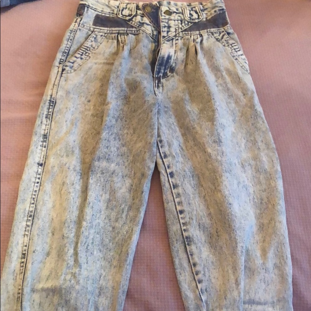 Super cute 80s mom jeans!